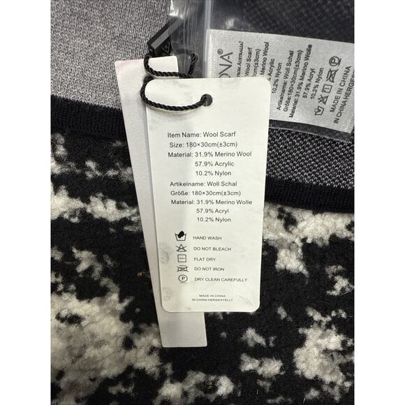 Riona Men’s Scarf - Picture 2 of 2